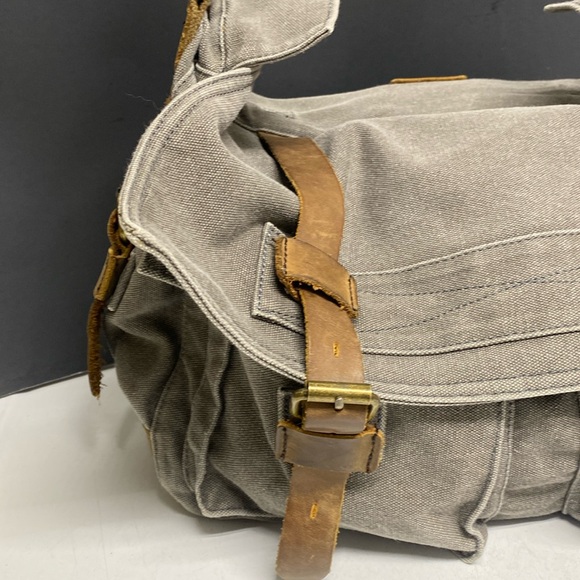 Berchirly Canvas Crossbody Bag - Picture 4 of 17
